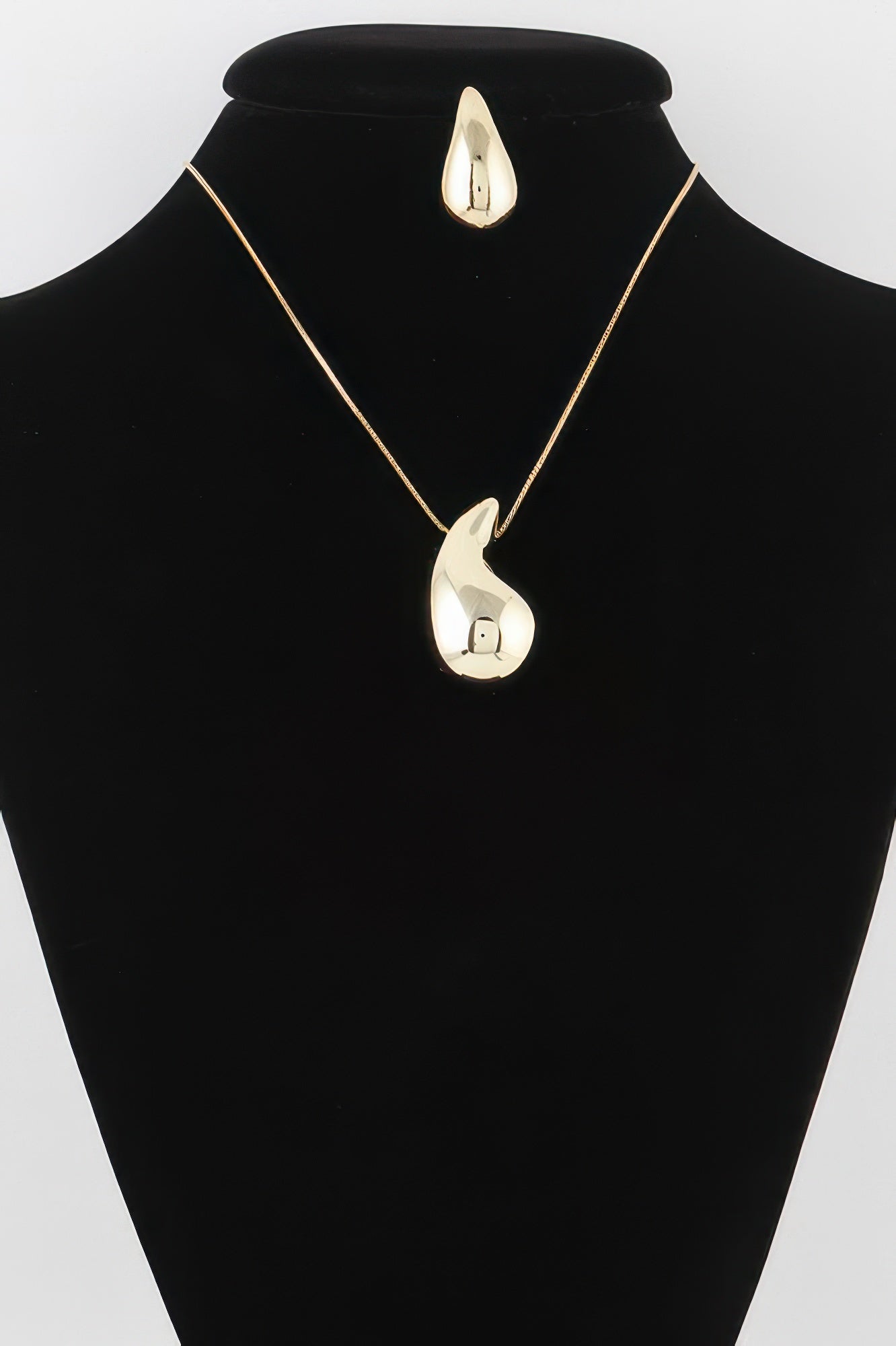 Shiny Teardrop Necklace Set - It's a Girly Place