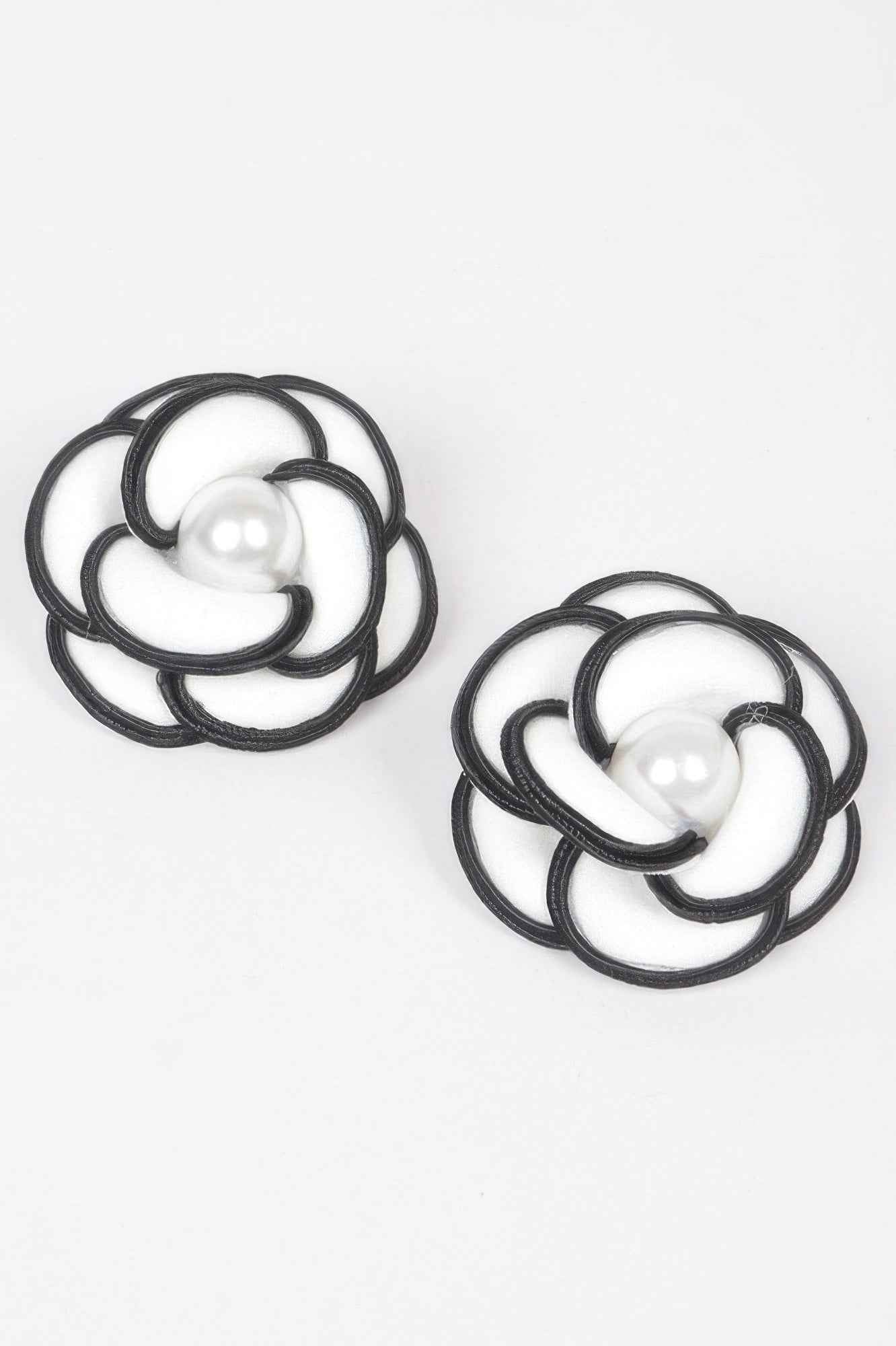 Faux Pearl Flower Stud Earring
