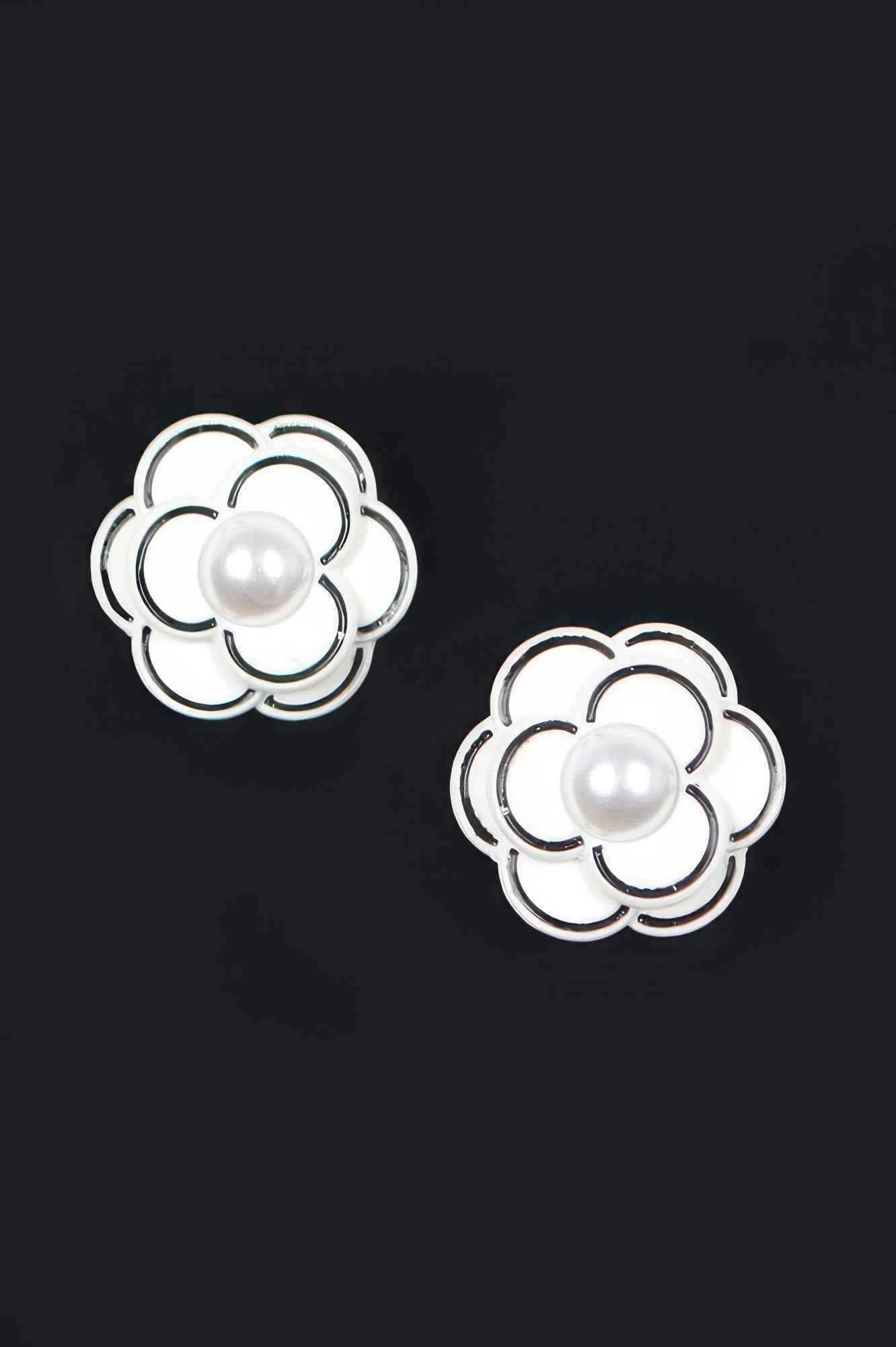 Faux Pearl Acrylic Flower Earring