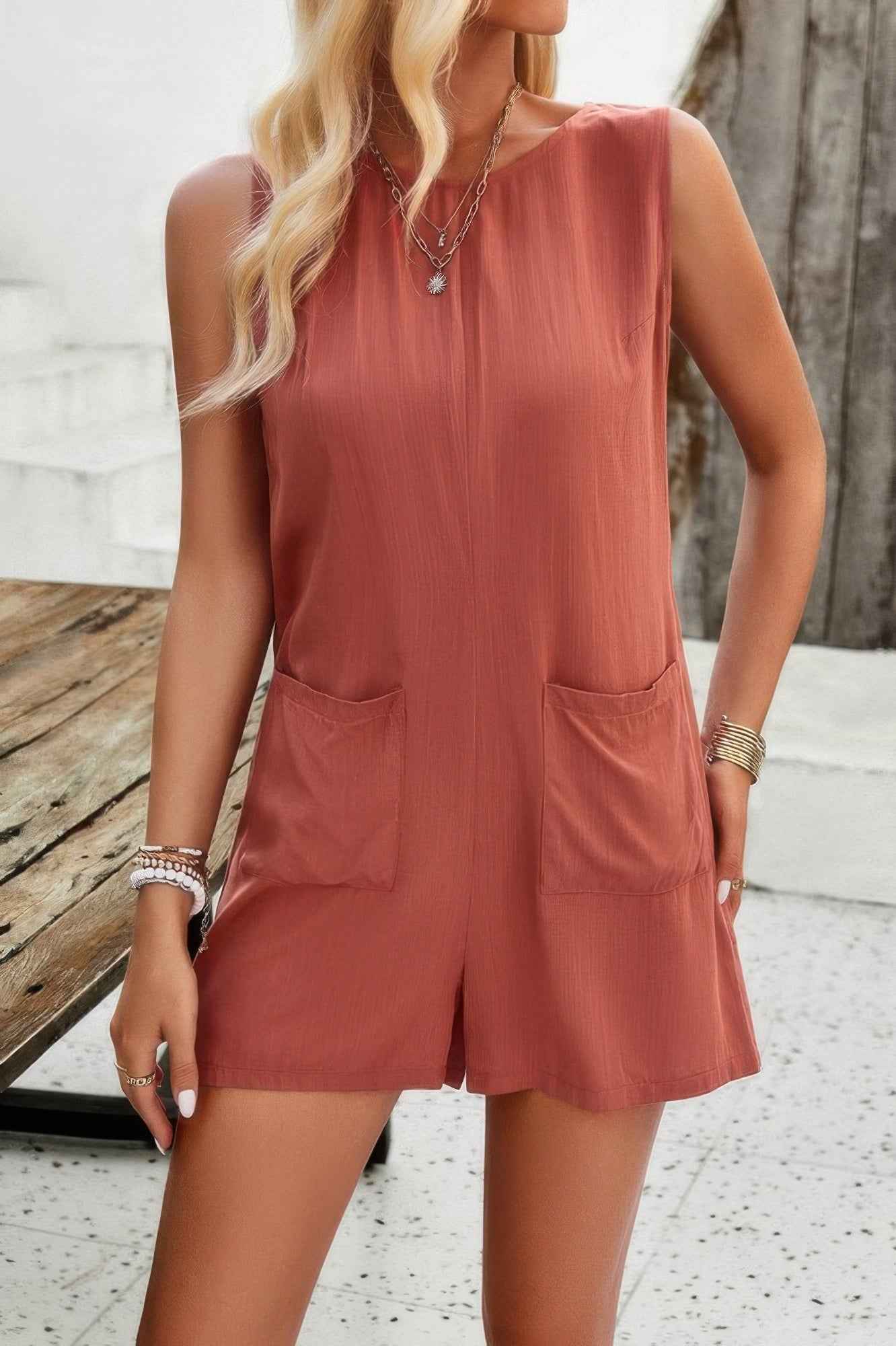 Solid Crewneck Sleeveless Loose Pockets Romper